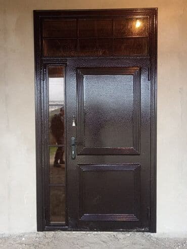 Metall qapı – yan və üst şüşəli transomlu model - Material: qalın lalafo.az -da Metall qapı – yan və üst şüşəli transomlu model - Material: qalın