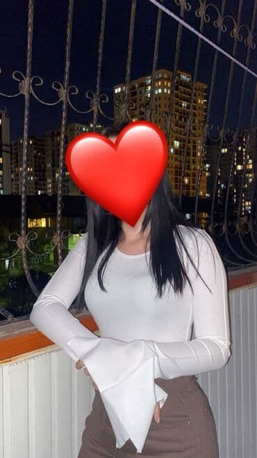 Ağ rəngli qadın bluz/kofta - Model: Uzunqol, bədənə oturan kəsim - lalafo.az -da Ağ rəngli qadın bluz/kofta - Model: Uzunqol, bədənə oturan kəsim -