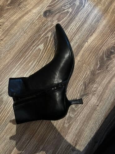 Qadınlar üçün qara qısa çəkmə (ankle boot). - Material: dəri lalafo.az -da Qadınlar üçün qara qısa çəkmə (ankle boot). - Material: dəri