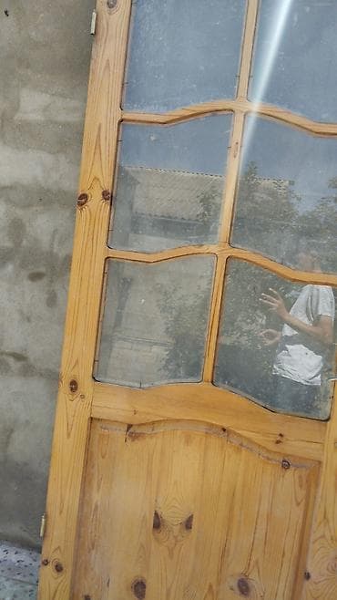 Şüşəli taxta qapılar - Material: təbii ağac (şam ağacı teksturası at lalafo.az Şüşəli taxta qapılar - Material: təbii ağac (şam ağacı teksturası