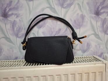 Qara çiyin çantası - Material: teksturalı süni dəri - Rəng: mat qara lalafo.az -da Qara çiyin çantası - Material: teksturalı süni dəri - Rəng: mat qara