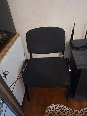 Qara ofis/stul – metal karkaslı, yumşaq oturacaq və bel hissəsi -2 lalafo.az -da Qara ofis/stul – metal karkaslı, yumşaq oturacaq və bel hissəsi -2