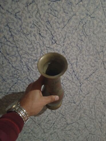 Bir vaza, Metal lalafo.az -da Bir vaza, Metal