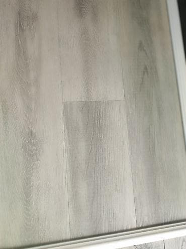 Açıq boz tonlarda ağac teksturalı laminat döşəmə panelləri - Rəng lalafo.az -da Açıq boz tonlarda ağac teksturalı laminat döşəmə panelləri - Rəng