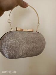 Zərif axşam çantası/klaç - Forma: oval, sərt korpus - Rəng: gümüşü lalafo.az -da Zərif axşam çantası/klaç - Forma: oval, sərt korpus - Rəng: gümüşü