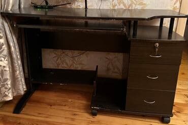 Komputer masası, səliqəli vəziyyətdədir qırığı sınığı yoxdu real lalafo.az -da Komputer masası, səliqəli vəziyyətdədir qırığı sınığı yoxdu real