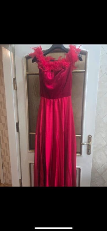 Qırmızı uzun ziyafət paltarı - Model: maxi uzunluq, axıcı ətək lalafo.az -da Qırmızı uzun ziyafət paltarı - Model: maxi uzunluq, axıcı ətək