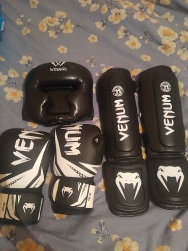 Dövüş idmanı üçün tam dəst. - Boks əlcəkləri: Venum, 10 oz. Qara-ağ lalafo.az -da Dövüş idmanı üçün tam dəst. - Boks əlcəkləri: Venum, 10 oz. Qara-ağ