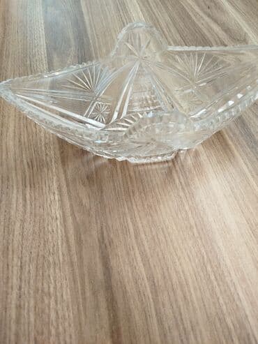2si 35 manat Kəsimli naxışlarla bəzədilmiş şüşə/kristal qab - lalafo.az -da 2si 35 manat Kəsimli naxışlarla bəzədilmiş şüşə/kristal qab -