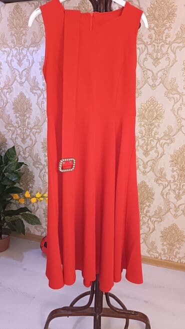 Qırmızı rəngli zərif qadın paltarı - Model: qolsuz, yüngül lalafo.az -da Qırmızı rəngli zərif qadın paltarı - Model: qolsuz, yüngül