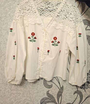 Qadın bluz kolleksiyası – 3 ədəd 1) Ağ, güllü naxışlı bluz - lalafo.az -da Qadın bluz kolleksiyası – 3 ədəd 1) Ağ, güllü naxışlı bluz -