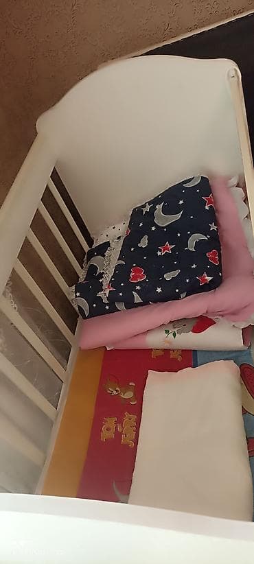Qız üçün, İşlənmiş, Dördbucaq, Beşik, Dəst ilə, Matras ilə, Yellənmə mexanizmsiz lalafo.az -da Qız üçün, İşlənmiş, Dördbucaq, Beşik, Dəst ilə, Matras ilə, Yellənmə mexanizmsiz