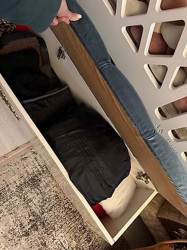 Klassik üslubda yataq otağı mebel dəsti - Rəng: krem-ağ, qızılı naxış lalafo.az -da Klassik üslubda yataq otağı mebel dəsti - Rəng: krem-ağ, qızılı naxış