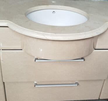 Banyonuz üçün geniş ölçülü mərmər üstlü lavabo dolabı - Material: Bej lalafo.az -da Banyonuz üçün geniş ölçülü mərmər üstlü lavabo dolabı - Material: Bej