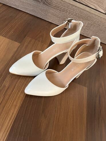 Tuflilər, Ölçü: 36, rəng - Ağ, İşlənmiş lalafo.az -da Tuflilər, Ölçü: 36, rəng - Ağ, İşlənmiş