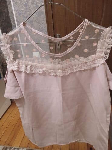 Zərif qadın bluzası - Rəng: açıq pudra/çəhrayı - Dizayn: yuxarı lalafo.az -da Zərif qadın bluzası - Rəng: açıq pudra/çəhrayı - Dizayn: yuxarı