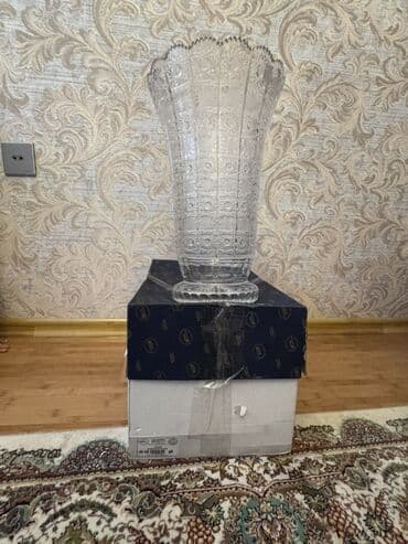 Bir vaza, Xrustal lalafo.az -da Bir vaza, Xrustal