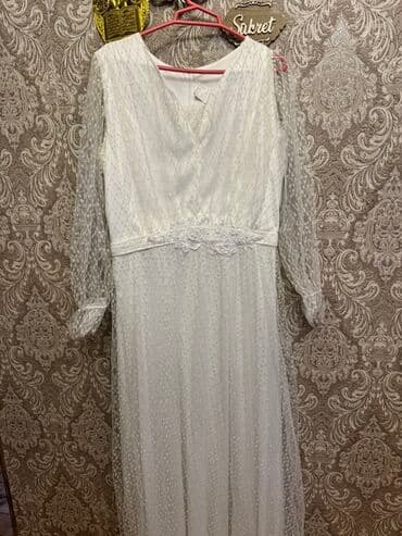 Ağ rəngli uzun paltar - Dizayn: V-yaxa, bel xəttində nazik lalafo.az -da Ağ rəngli uzun paltar - Dizayn: V-yaxa, bel xəttində nazik