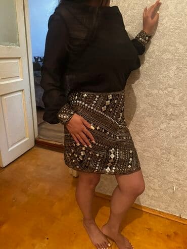 Qadınlar üçün dəbli iki hissəli geyim dəsti. - Üst: Qara, yüngül və lalafo.az -da Qadınlar üçün dəbli iki hissəli geyim dəsti. - Üst: Qara, yüngül və