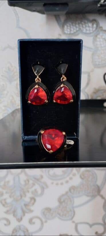 Dest bijuteriyaSirqa ve uzuk birlikde.qulaqda cox qeweng qalir.Yenidir lalafo.az -da Dest bijuteriyaSirqa ve uzuk birlikde.qulaqda cox qeweng qalir.Yenidir