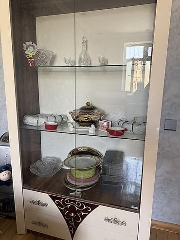 Şüşəli vitrin dolabı - Material: MDF-lam və bərk ağac kombinasiya, ön lalafo.az -da Şüşəli vitrin dolabı - Material: MDF-lam və bərk ağac kombinasiya, ön