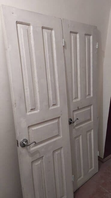 Taxda hamam qapisi satilir 2eded 40manat lalafo.az -da Taxda hamam qapisi satilir 2eded 40manat