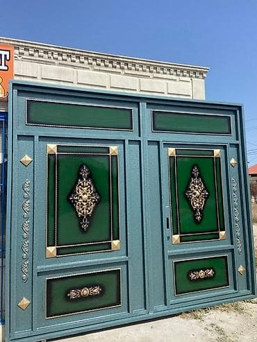 Müasir dizaynlı, boz rəngli dəmir darvaza. Darvazanın üzərində yaşıl lalafo.az -da Müasir dizaynlı, boz rəngli dəmir darvaza. Darvazanın üzərində yaşıl