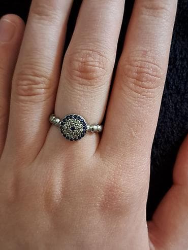 Gümüş rəngli zərif qadın üzüyü - Dizayn: dairəvi başlıqda mikrodaşlı lalafo.az -da Gümüş rəngli zərif qadın üzüyü - Dizayn: dairəvi başlıqda mikrodaşlı