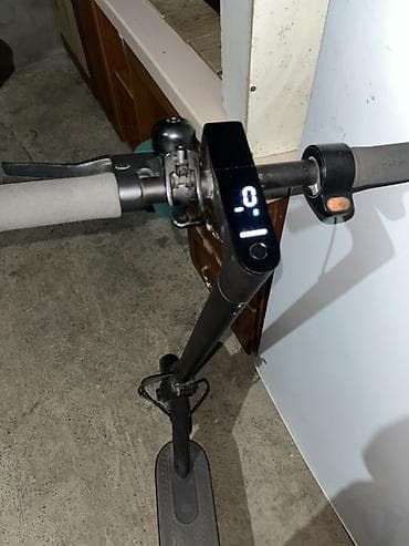 Elektrikli skuter - Brend: Xiaomi (gövdədə və ayaqaltında Mi loqosu at lalafo.az Elektrikli skuter - Brend: Xiaomi (gövdədə və ayaqaltında Mi loqosu
