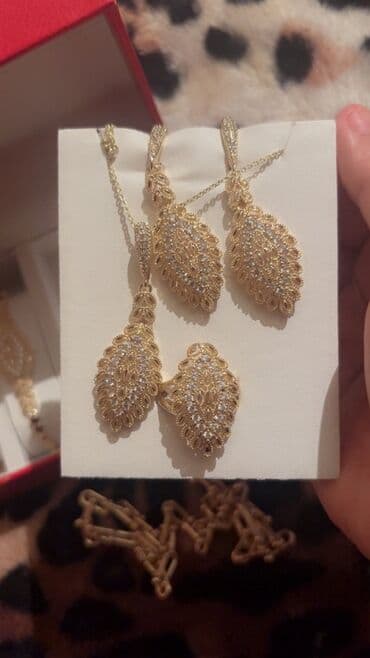 Yeni, Saat dəsti, rəng - Qızılı lalafo.az -da Yeni, Saat dəsti, rəng - Qızılı