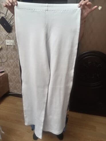 Ağ rəngli qadın geyim dəsti - 2 hissə: uzunboğaz sviter və geniş lalafo.az -da Ağ rəngli qadın geyim dəsti - 2 hissə: uzunboğaz sviter və geniş