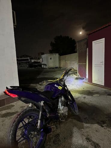 Motorsiklet – küçə və şəhər sürüşləri üçün yığılmış sport/naked tərz lalafo.az -da Motorsiklet – küçə və şəhər sürüşləri üçün yığılmış sport/naked tərz