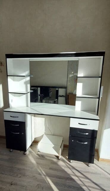 Saş kəsimi üçün masa, Güzgülü lalafo.az -da Saş kəsimi üçün masa, Güzgülü