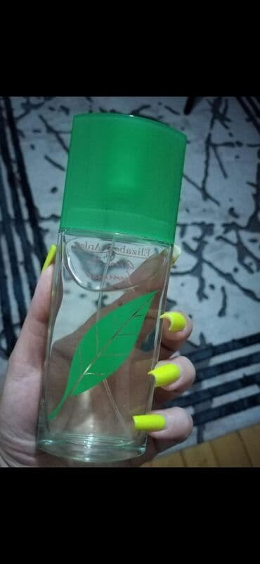 Elizabeth Arden Green Tea ətri, yaşıl rəngli qapaqlı və şüşə qabda lalafo.az -da Elizabeth Arden Green Tea ətri, yaşıl rəngli qapaqlı və şüşə qabda