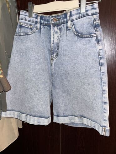 Açıq mavi yuyulma effekti olan cins şort. - Material: qalın denim - lalafo.az -da Açıq mavi yuyulma effekti olan cins şort. - Material: qalın denim -