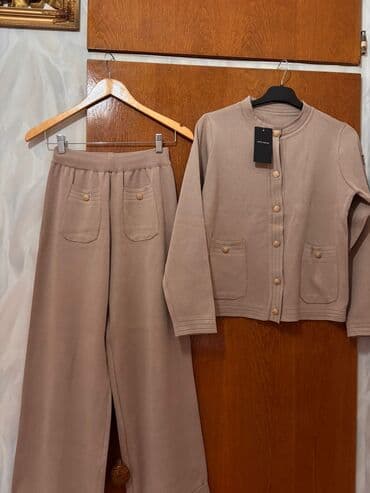 Triko dest 20 man (satis qiymeti 45 di),m razmeri,strec materiali var lalafo.az -da Triko dest 20 man (satis qiymeti 45 di),m razmeri,strec materiali var