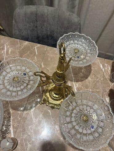 Bürünc konstruksiyalı, şüşə kasalı 3 mərtəbəli meyvə/şirniyyat vazası lalafo.az -da Bürünc konstruksiyalı, şüşə kasalı 3 mərtəbəli meyvə/şirniyyat vazası