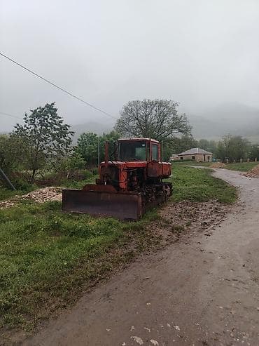Tırtıllı buldozer – ön bıçaqlı - Tırtıllı yürüş hissəsi sayəsində lalafo.az -da Tırtıllı buldozer – ön bıçaqlı - Tırtıllı yürüş hissəsi sayəsində