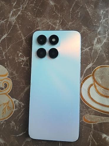 Honor modeli satılır. Şəkillərdə göründüyü kimidir. Telefonun donması lalafo.az -da Honor modeli satılır. Şəkillərdə göründüyü kimidir. Telefonun donması
