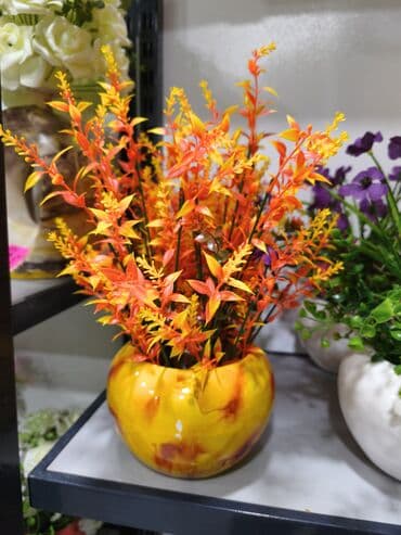 Dekorativ süni bitki kompozisiyası – parlaq narıncı-sarı yarpaqlı lalafo.az -da Dekorativ süni bitki kompozisiyası – parlaq narıncı-sarı yarpaqlı