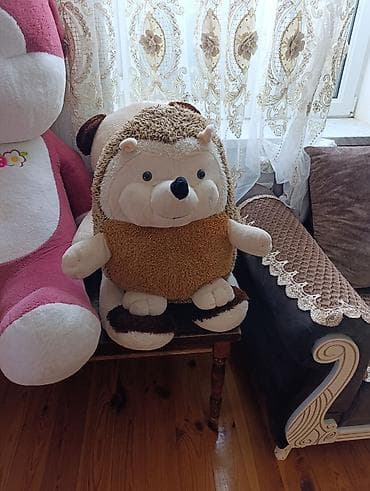Böyük ölçülü yumşaq oyuncağ – kirpi fiquru. - Material: yumşaq plyuş lalafo.az -da Böyük ölçülü yumşaq oyuncağ – kirpi fiquru. - Material: yumşaq plyuş