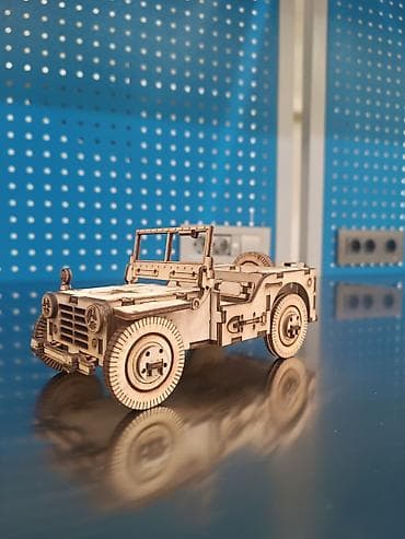 Taxta 3D konstruktordan yığılmış jeep model maketi - Material: təbii lalafo.az -da Taxta 3D konstruktordan yığılmış jeep model maketi - Material: təbii