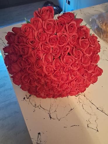 Qizil Gul satilir Sam qizil Gulu Cidi sexslere Endirimde ederem lalafo.az -da Qizil Gul satilir Sam qizil Gulu Cidi sexslere Endirimde ederem