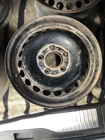 Polad disk təkər - Material: polad - Rəng: tünd (qara) - Dizayn: çox lalafo.az -da Polad disk təkər - Material: polad - Rəng: tünd (qara) - Dizayn: çox