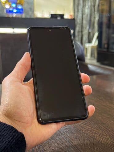 Smartfon – tam ekranlı, ön kameraya görə mərkəzdə deşikli displey lalafo.az -da Smartfon – tam ekranlı, ön kameraya görə mərkəzdə deşikli displey