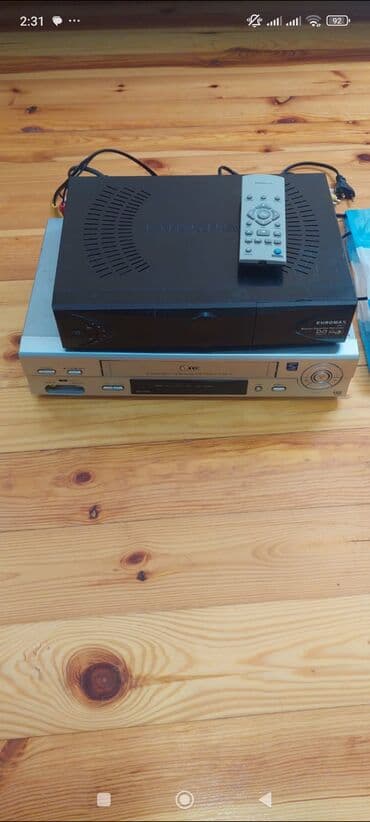 Paket: Euromax rəqəmsal peyk qəbuledicisi + VCR (VHS) video maqnitofon lalafo.az -da Paket: Euromax rəqəmsal peyk qəbuledicisi + VCR (VHS) video maqnitofon