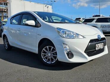 Toyota Prius c 2015 ci il (Aqua) hibrid hetçbek icarəsi *Rahat iş lalafo.az -da Toyota Prius c 2015 ci il (Aqua) hibrid hetçbek icarəsi *Rahat iş