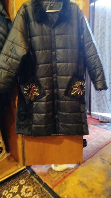 Qadın üçün qara şişmə palto - Uzun model, dizə yaxın - Ön hissə lalafo.az -da Qadın üçün qara şişmə palto - Uzun model, dizə yaxın - Ön hissə