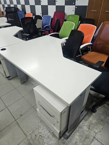 İşlənmiş, İşçi üçün, Künc masa lalafo.az -da İşlənmiş, İşçi üçün, Künc masa