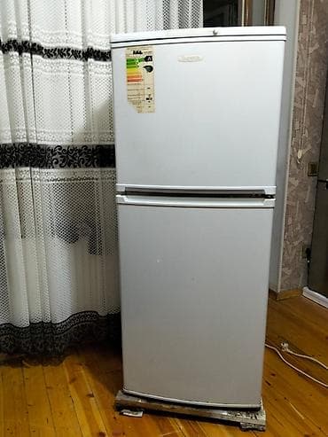 Ağ rəngdə, ikiqapılı Indesit soyuducu. Üst hissədə dondurucu bölməsi lalafo.az -da — 1 Ağ rəngdə, ikiqapılı Indesit soyuducu. Üst hissədə dondurucu bölməsi — 1